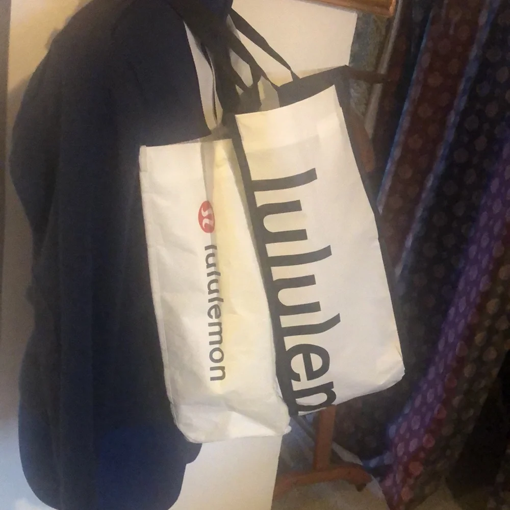 Lululemon 2 large totes snap close good clean condition